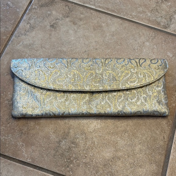 Elegant Silver and Gold Clutch with Intricate Design - Picture 1 of 3
